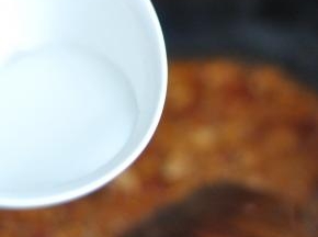 最后用水淀粉勾芡。