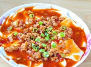 最后撒上小葱，既提味又可做装饰。