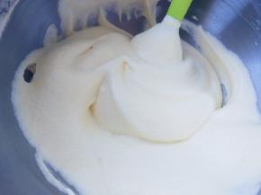 直到拌成均匀细腻的蛋糕糊