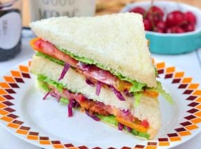 搭配一杯牛奶和水果，就是丰盛的营养早餐哦！