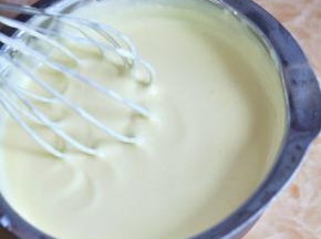 搅拌均匀后，放入冰箱冷藏两小时。