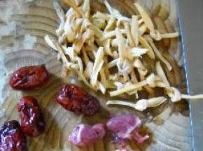 黄花菜系成疙瘩。