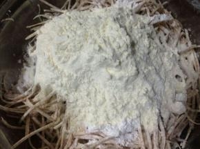 放入面粉