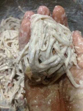 用手挤成一个个小丸子