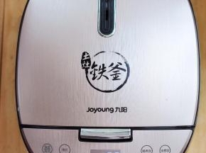 合上电饭煲盖子，选择蛋糕程序，时间为50分钟。