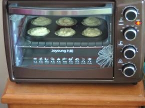 放入烤箱，180度烘烤20分钟。