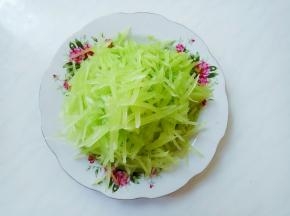 擦板擦成丝。