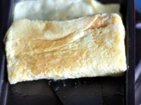 如此反复，直到蛋液用完，蛋卷形成，盛出。