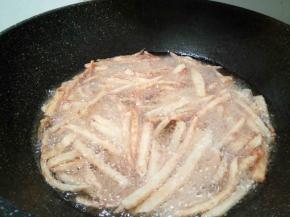 等定型后，用筷子轻轻翻动