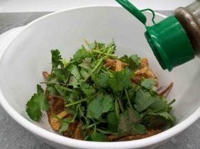 加黑胡椒粉半勺