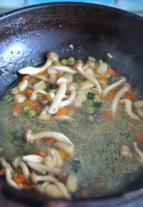 加入蟹味菇。