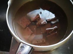 热水焯烫。