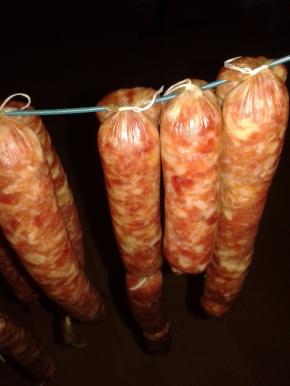 用线在中间系成几段，并在通风处吹干