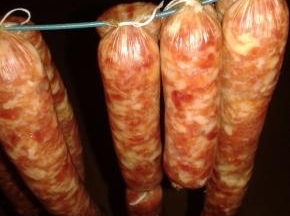 用线在中间系成几段，并在通风处吹干