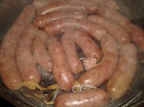 蒸熟后冷却，可以放进冰箱里保存