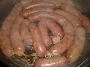 蒸熟后冷却，可以放进冰箱里保存