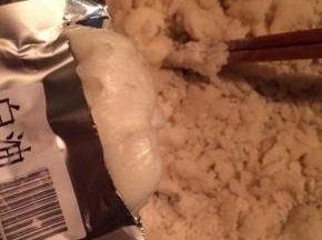 然后加入20克白油