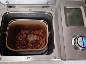 11.	面包机选择果酱功能，启动，静等肉松出炉，