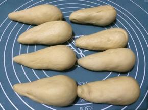 用手揉搓成水滴状