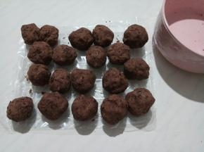 可以分成小团，冷冻起来，随用随取，尽快吃完。