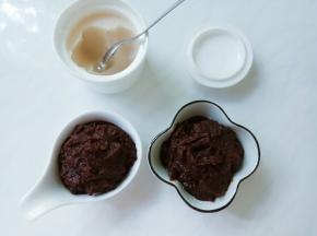 新熬的猪油和枣泥。