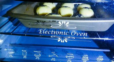 放入烤箱中层，上下火预热。200℃，20分钟，再180度5分钟即可。