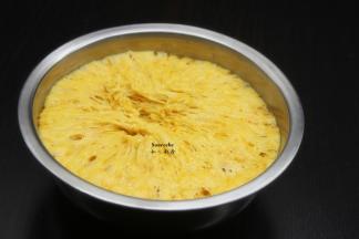 等面团发酵至原来的二倍大；