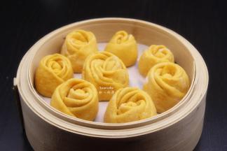 做好的馒头放入蒸笼中静放10分钟；