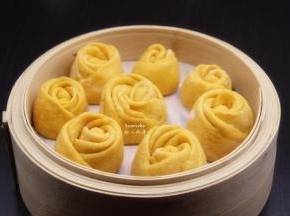 做好的馒头放入蒸笼中静放10分钟；