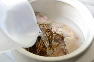 加入适量的纯净水