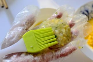 然后刷上蛋液（2面都要刷）