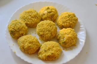 压实后面包糠就不会到处散落了