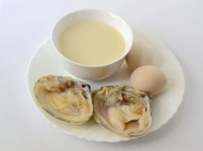 豆浆海蚌蛋羹 材料：土鸡蛋2粒 海蚌2粒 豆浆适量 盐少许