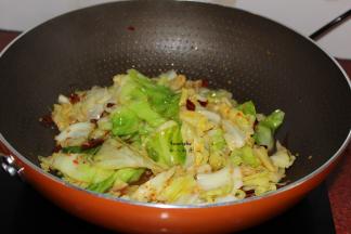 放盐、把水煮干即可