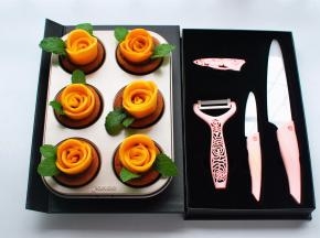 按照上述的做法，把全部杯子蛋糕装饰好。