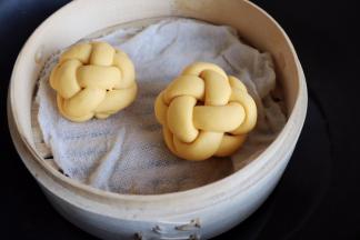 冷水上锅，中火蒸8-10分钟左右，继续焖3分钟再开锅盖即可