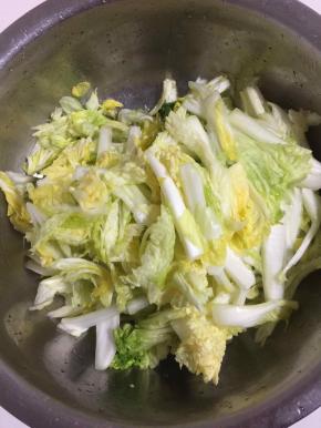 用水冲一下，挤干水份！