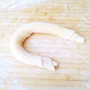 卷起来，尽量卷的紧一些。