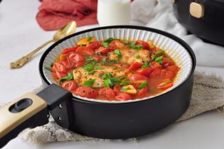 吃时，撒上葱花，适当加盐和黑胡椒调味。