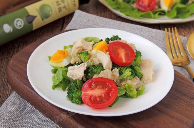 藜麦鸡胸肉沙拉