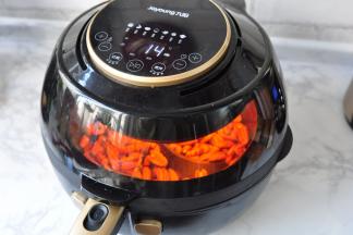 不必预热，直接用180度，13-15分钟，空气炸锅会自动搅拌让它们受热均匀，烤箱烤盘请垫一层锡纸，烤的过程中，翻动一两回。