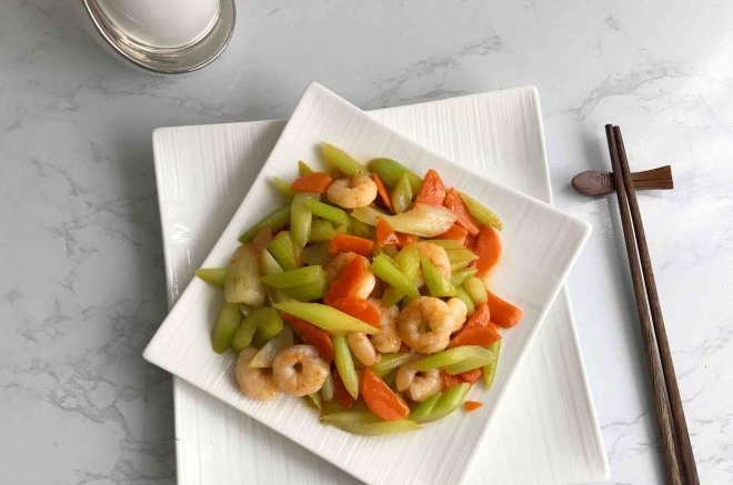 西芹胡萝卜炒虾仁