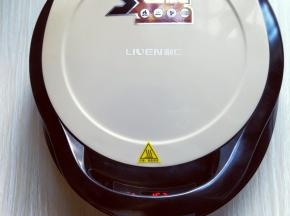 盖上盖子，小火，自动烙饼约5分钟。