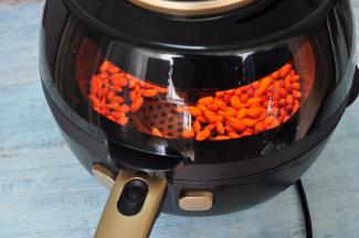 用200度烤12-15分钟。用其它工具请根据自已的经验勤观察，以能轻松搓去外皮为准。