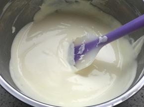 黄油奶酪牛奶混合的糊糊