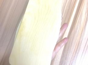 放一个盘子在背面，然后立刻翻过来，这一步和上一步必须要快速完成