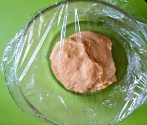 盖住保鲜膜发酵两倍大