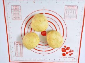 均分成三份 ，滚圆松弛15分钟