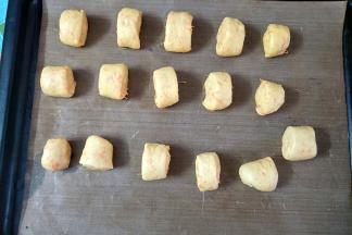 摆入烤盘，二次发酵两倍大