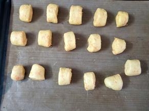 摆入烤盘，二次发酵两倍大